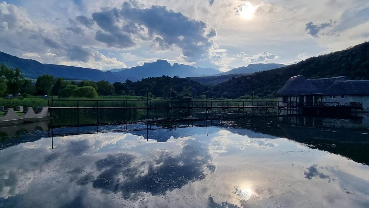 Dragon Peaks Mountain Resort Champagne Valley Eksteriør bilde